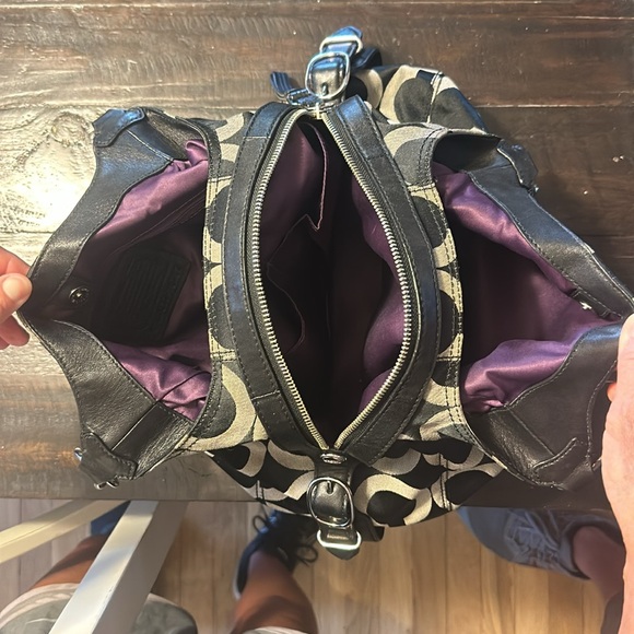 Black coach bag in excellent condition. - Picture 4 of 9